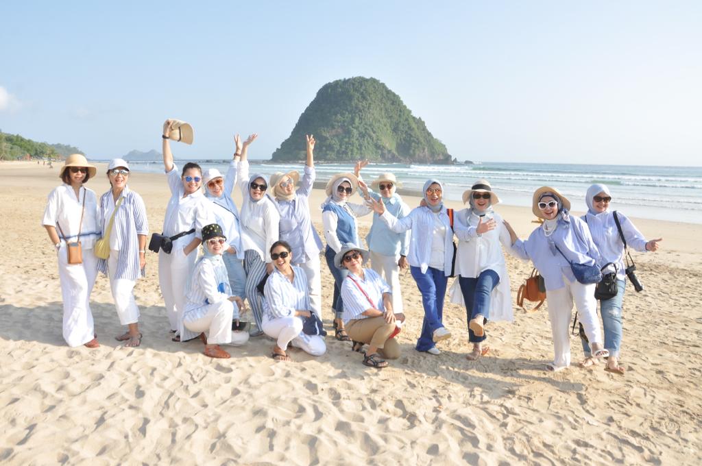 paket wisata pulau merah banyuwangi - bersama bluefireindonesia.com
